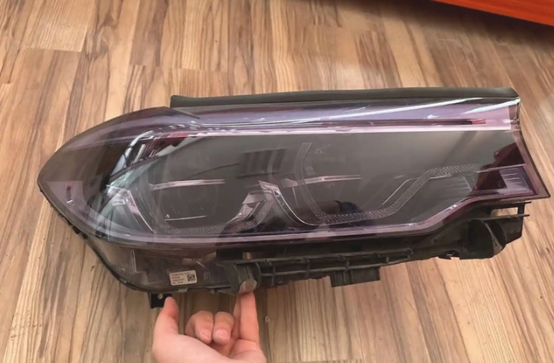 Передняя фара от BMW G30